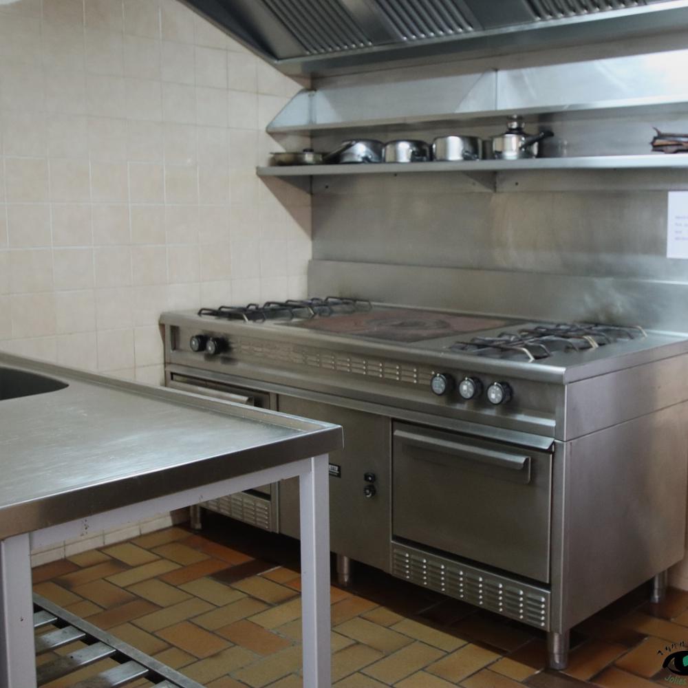 Moulin de la coutancière : Cuisine et piano