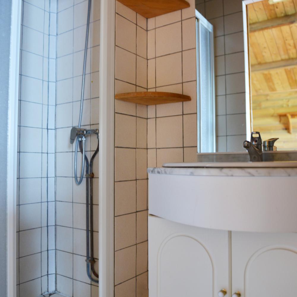 Moulin de la coutancière : douche et WC chalet